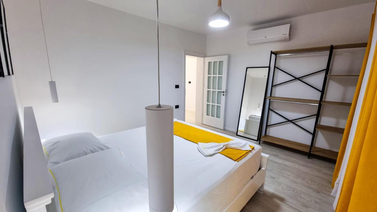 'The Yellow' Condo 培拉特 外观 照片