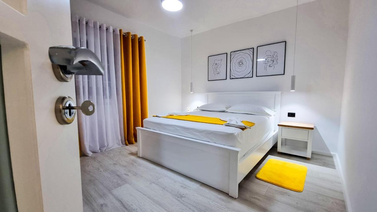 'The Yellow' Condo 培拉特 外观 照片
